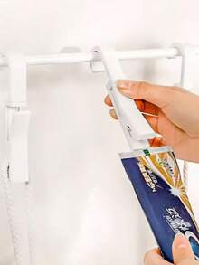 10pcs Value Pack Heated Towel Radiator Clips, Rust-Proof Bathroom Storage Hooks, Non-Slip Firm Grip, Suitable For Towels, Clothes, Bath Products, Tool-Free Multi-Scene Drying And Storage Rack, Suitable For Bathroom, Laundry Room, Balcony - Multicolor - View 4