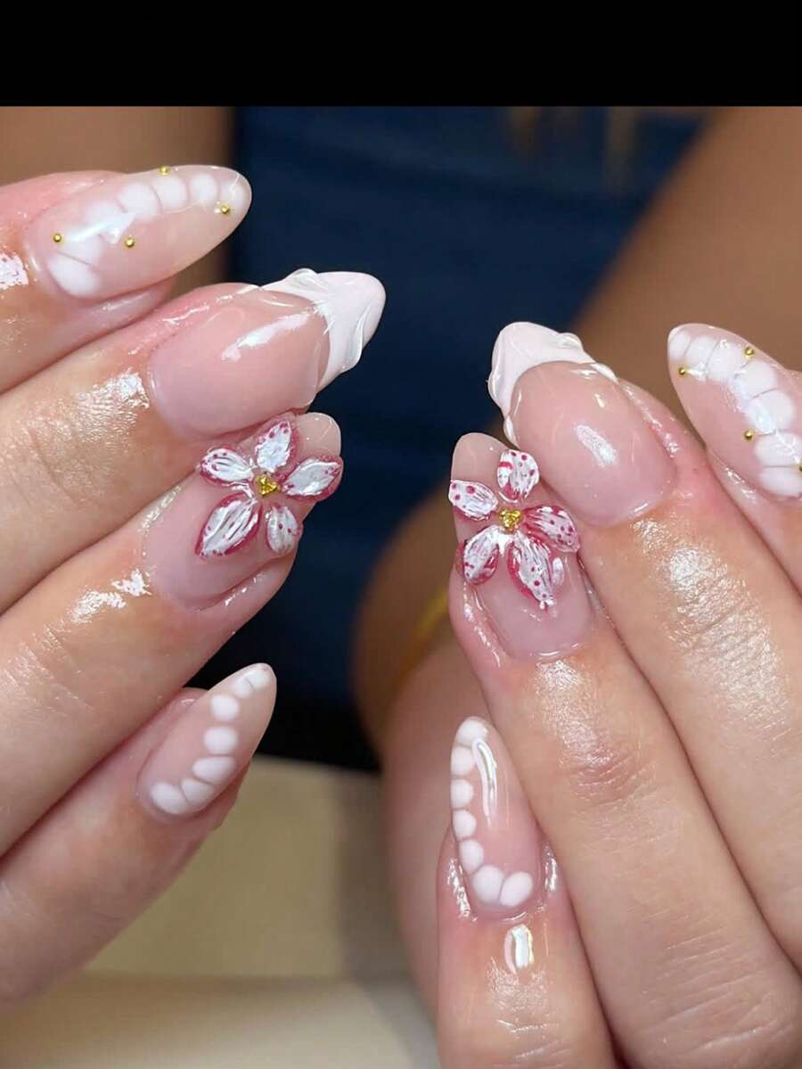 24 Peças Unhas Postiças Francesas de Amêndoa com Design Floral em Relevo 3D e Acentos de Bolinha de Aço, Adesivos de Unhas Removíveis de Aplicação Direta Elegantes e Luxuosos com Brilho, Adequados para Aniversário, Ação de Graças, Dia dos Namorados, Dia das Mães, Formatura, Festa, Conjunto de Roupas de Férias Inclui: 1 Peça de Cola de Gelatina e 1 Peça de Lixa de Unha. Pontas de Unhas de Verão Fazem Suas Pontas dos Dedos Brilharem e Atraírem, Perfeito para o Trabalho Diário e Ocasiões de Festa das Mulheres - Multicolorido - Visão 1