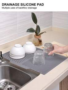1 pieza Alfombrilla multiusos para secar en la cocina - Antideslizante, de secado rápido, resistente al calor, de goma para platos, utensilios y tazas - Gris, diseño de drenaje, adecuada para encimeras y barras, Alfombrilla de secado de cocina | Alfombrilla de secado de goma | 100% cubierta de goma - Gris - Ver 5