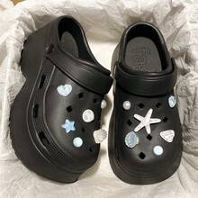 夏季新款女款厚底鬆糕穆勒涼鞋，戶外穿著，海星珍珠貝殼裝飾 DIY，休閒舒適百搭學生宿舍拖鞋 - 黑色 - 查看 4