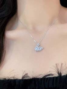 1pc Fashionable High-End Pendant Collarbone Chain Swan Necklace For Vacation - Gold - View 2