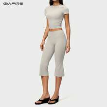 GIAFIRE 女款緊身高彈力短版上衣與 7/8 長褲套裝，時尚短袖兩件式套裝，優雅風格 - 淺灰色 - 查看 2