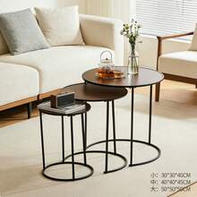 طقم 3 قطع من طاولات جانبية دائرية متداخلة، سطح خشبي وإطار معدني أسود، طاولات نهاية قابلة للتكديس، 50/40/30 سم متعددة الأحجام، طاولة قهوة متداخلة موفرة للمساحة، طاولة زينة لغرفة المعيشة والشقة الصغيرة وغرفة النوم - لون كستنائي - مشاهدة 7