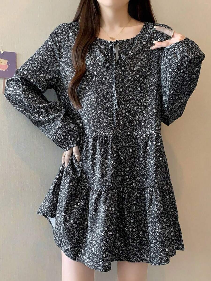 Elegant High-End Petite V-Neck Ditsy Floral Long Sleeve Dress (Random Floral Pattern) Vacation - Black - View 1