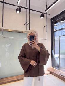Kemeja Wanita Tipis Minimalis Serbaguna Gaya Cina Baru Bertekstur Vintage dengan Kancing Katak dan Lengan Lebar Longgar, Cocok untuk Perjalanan Sehari-hari - Coklat - View 7