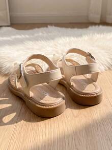 Sandalias de moda con lazo de cinta beige para niñas verano 2026, zapatos elegantes de princesa para niñas de 3-10 años, zapatos planos cómodos y transpirables con punta abierta, zapatos infantiles con cierre de gancho y bucle ajustable fáciles de poner y quitar, zapatos ligeros y versátiles duraderos para estudiantes, adecuados para la escuela, cumpleaños, bodas y uso diario! - Beis - Ver 6