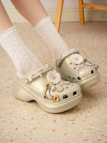 Crocs 女款拖鞋/涼鞋 2026新款 閃亮珠飾裝飾 骨白色 休閒舒適 日常鞋 211519-2Y2 - 骨白色 - 查看 1