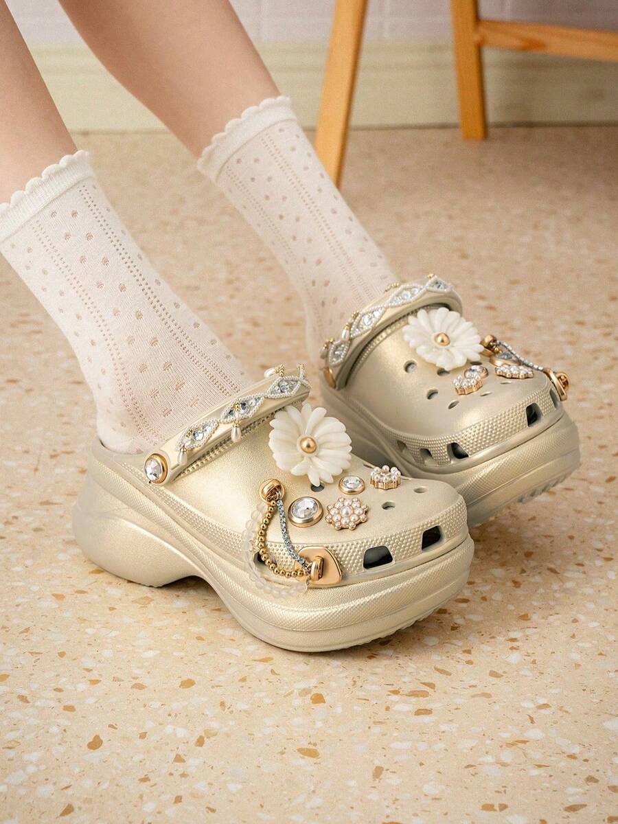 Crocs 女款拖鞋/涼鞋 2026新款 閃亮珠飾裝飾 骨白色 休閒舒適 日常鞋 211519-2Y2 - 骨白色 - 查看 1
