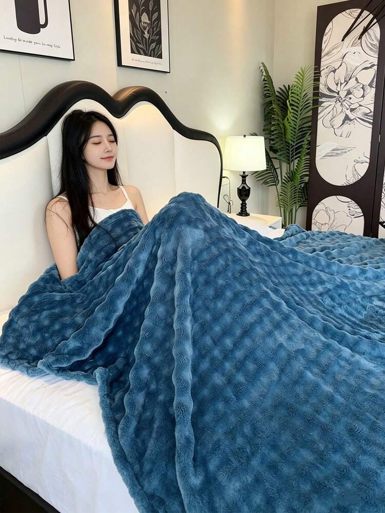 1 buah Selimut Tidur Bulu Gelembung Biru Merak dengan Tepi Gulung, Lembut, Ramah Kulit, Nyaman, Serat Poliester, Ringan untuk Penggunaan Sehari-hari, Selimut Tipis Bernapas untuk AC, Cocok untuk Kamar Tidur dan Kamar Tamu - Royal Blue - View 7