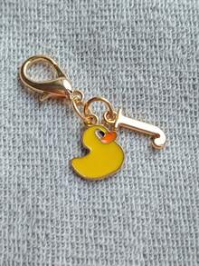 時尚精緻新款鋅合金鴨子吊飾/鑰匙圈，字母 A-Z 可選，亦適用於包包掛飾、包包配件、包包吊飾 - 彩色 - 查看 8