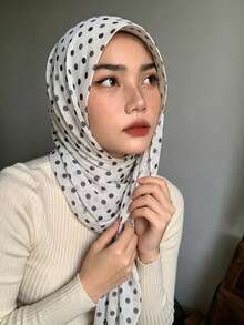 1 قطعة وشاح رأس نسائي بطبعة نقاط بأسلوب إنستغرام، وشاح شيفون طويل مطبوع رقميًا بجودة عالية، خفيف الوزن وقابل للتنفس متعدد الاستخدامات لجميع الفصول للارتداء اليومي - منقط أبيض - مشاهدة 3