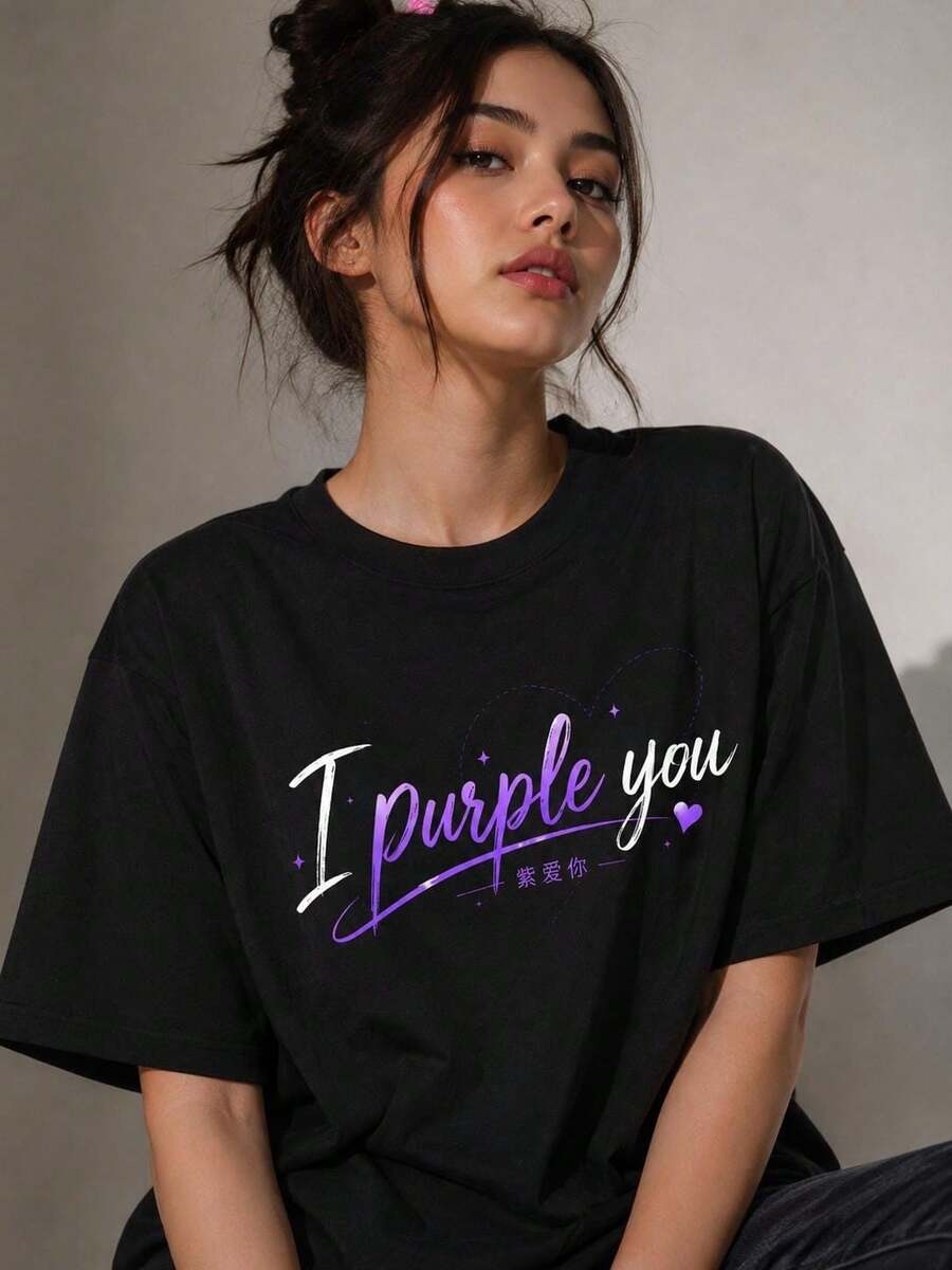 T-Shirt "I Purple You" BTSS Konzert, K-Pop-inspirierter Spruch, Herz mit lila Schrift - Schwarz - Übersicht 1