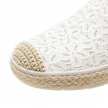 Skechers Sepatu loafer slip-on berenda yang bernapas, busa memori yang lembut dan elastis, sepatu slip-on wanita untuk berjalan-jalan santai, ringan, dan datar. - Putih - View 7