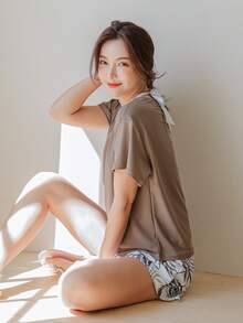 2-Piece Set Women's Swimwear, UV Protection, High-Stretch Polyester, Short-Sleeve T-Shirt + Shorts, Inner Lining, Non-Wired Padding, Body-Shaping Wome - Brown and White Leaves - View 7
