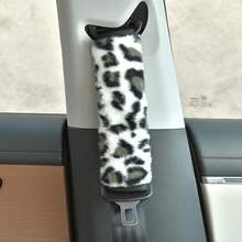 2pcs Personalized Leopard Print Plush Car Seat Belt Shoulder Pads, Anti-Chafe Shoulder Strap Covers, Universal Fit Car Interior - A - View 3