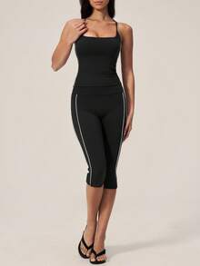 TimeOff Conjunto deportivo para mujer de 1 pieza con top de tirantes finos de cuello cuadrado, espalda nadadora, diseño colorblock con rayas blancas laterales y shorts de cintura media con control de abdomen de largo 7/8 - Blanco y Negro - Ver 8