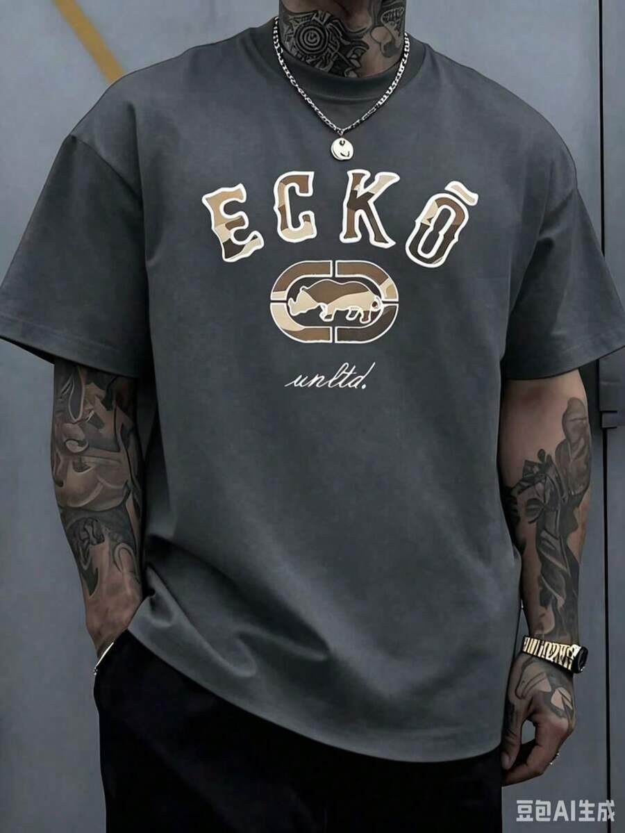 The Iconic ECKO Unltd Graphic Features A Bold Rhino Emblem With Urban Camouflage Lettering Symbolizing Strength Individuality Urban Culture 220g - 深灰色 - 查看 1