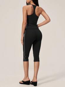 TimeOff Conjunto deportivo para mujer de 1 pieza con top de tirantes finos de cuello cuadrado, espalda nadadora, diseño colorblock con rayas blancas laterales y shorts de cintura media con control de abdomen de largo 7/8 - Blanco y Negro - Ver 3