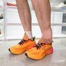 XTEP Road Running Pioneer 2.0 新款抓地耐磨輕量透氣緩震回彈男士戶外跑步鞋 - 橙黃色 - 查看 2