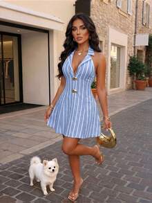 Buzzelle Amarilo 女款休閒條紋 A 字細肩帶洋裝，優雅無袖領口短洋裝，附金色鈕扣，性感百褶梭織迷你洋裝，適合夏季 - 藍白條紋 - 查看 1