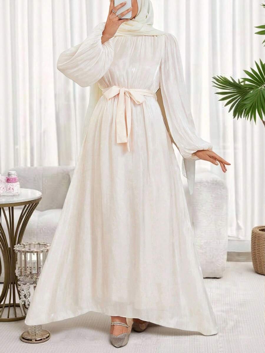 Vestido elegante de estilo árabe de unicolor con cuello redondo, mangas farol y pliegues, modesto para primavera - Champán - Ver 1