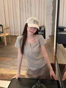女款亨利領條紋短袖T恤，夏季休閒顯瘦小巧獨特上衣 - 杏色 - 查看 6