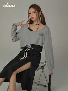 CHUU 女款拼色假兩件式 T-shirt 春秋字母印花拼接大圓領長袖短版上衣 - 淺灰色 - 查看 5
