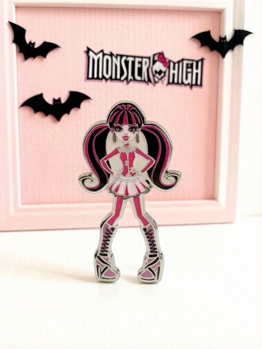 Mattel 1枚美泰官方授权的Monster High Draculaura珐琅徽章，可爱卡通人物胸针，可作帽子、包包、服装配饰，圣诞节、生日派对粉丝礼物 - 1 pc - 查看 1