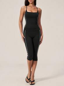 TimeOff Conjunto deportivo para mujer de 1 pieza con top de tirantes finos de cuello cuadrado, espalda nadadora, diseño colorblock con rayas blancas laterales y shorts de cintura media con control de abdomen de largo 7/8 - Blanco y Negro - Ver 9