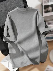 青少年男孩酷炫大廓型黑色西洋棋王印花T恤，「BLACK KING」街頭風休閒上衣，適合日常穿著 - 灰色 - 查看 2