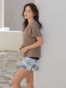2-Piece Set Women's Swimwear, UV Protection, High-Stretch Polyester, Short-Sleeve T-Shirt + Shorts, Inner Lining, Non-Wired Padding, Body-Shaping Wome - Brown and White Leaves - View 3