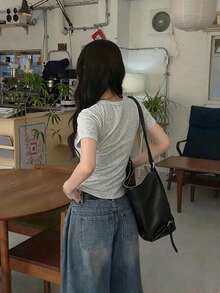 鈕扣V領抓褶修身短袖T恤，甜酷辣妹風，修飾腰線，輕盈透視面料，顯瘦百搭休閒上衣，夏季服飾 - 灰色 - 查看 6