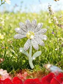 1pc Fashion Rhinestone Daisy Flower Brooch, Personalized Accessory, Holiday Gift, Versatile For Daily Wear - Silver - View 3