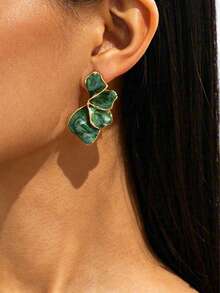 1 Pair Vintage Green Novelty Lively Pleated Asymmetrical Leaf-Shaped Women's Stud Earrings - Green - View 8