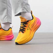 XTEP Road Running Pioneer 2.0 新款抓地耐磨輕量透氣緩震回彈男士戶外跑步鞋 - 橙黃色 - 查看 5