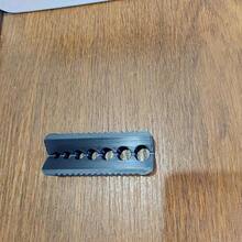 2件裝重型塑膠鑽孔導向器，附4-10mm刻度與編號孔(1-100)，適用木材與乾壁的精密鑽孔工具，相容4-10mm鑽頭，手動鑽孔導向器 - 精密鑽孔工具 - 查看 9