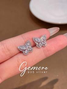 1對精緻鏤空水鑽蝴蝶耳環，925純銀材質，極簡優雅，女士耳環，精緻珠寶禮物，派對禮物，生日禮物，約會必備 - 鏤空滿鑽蝴蝶耳環 - 查看 1