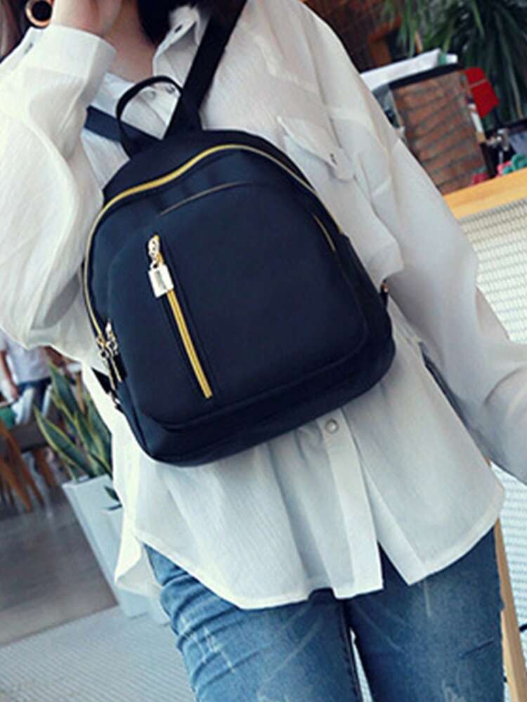 Mochila con patrón de rombos bordados y remaches para la temporada de regreso a la escuela - Nueva bolsa de viaje de moda para mujeres - Mochila casual de gran capacidad para mujeres [Dirección de la cremallera trasera aleatoria] - Negro - Añade 4