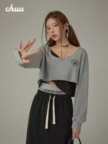 CHUU 女款拼色假兩件式 T-shirt 春秋字母印花拼接大圓領長袖短版上衣 - 淺灰色 - 查看 1