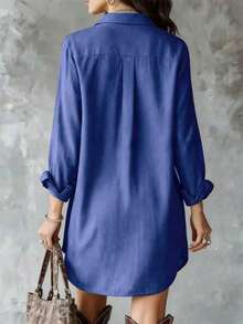 Camisa azul de mujer de manga larga de poliéster con botones, con cuello, diseño corto en la parte delantera y largo en la parte trasera con bolsillos, para primavera - Azul - Ver 2