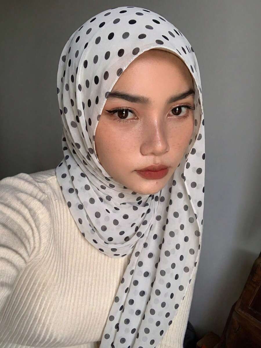 1 قطعة وشاح رأس نسائي بطبعة نقاط بأسلوب إنستغرام، وشاح شيفون طويل مطبوع رقميًا بجودة عالية، خفيف الوزن وقابل للتنفس متعدد الاستخدامات لجميع الفصول للارتداء اليومي - منقط أبيض - مشاهدة 1