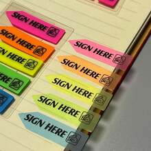 Stiker Indeks Transparan "Tanda Tangan di Sini" untuk Kembali ke Sekolah, Warna Cerah dan Jelas, Perekat Kuat, Label File yang Dapat Digunakan Kembali, Perlengkapan Alat Tulis untuk Mengurutkan Dokumen Kantor, Bank, dan Sekolah - A - View 5