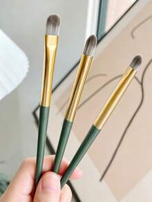3件組蓬鬆眼影刷組，配備厚實耐用的鋁合金手柄，柔軟合成纖維刷毛，適用於眼影暈染、上妝及彩妝工具。送給媽媽、朋友、女友的完美禮物。 - 彩色 - 查看 5