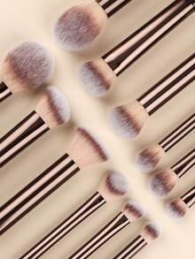 Set di 5 pennelli professionali per il trucco, pennello per blush di alta qualità, pennello per contouring, pennello per ombretti, pennello per illuminante, strumenti per il trucco per una base impeccabile - Caffè Marrone - Visualizzare 4