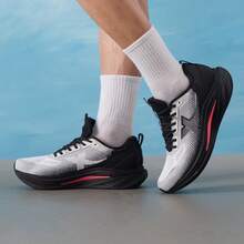 XTEP Sepatu Lari Outdoor Pria Shadow Engine 3.0 Baru: Jaring Baru, Bernapas, Nyaman, Ringan, dan Lembut. - Hitam dan Putih - View 3