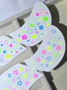 2 piezas Pegatinas de tatuaje de pecas con flores que brillan en la oscuridad y neón, pegatinas faciales florales que brillan en la oscuridad, tatuajes de pecas, tatuajes falsos para fiestas y uso diario - Multicolor - Ver 11