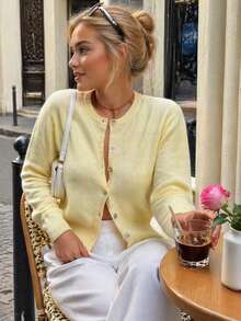 Cardigan Rajut Lembut Vintage Prancis 2026 untuk Wanita Musim Gugur/Dingin, Atasan Crop Longgar Baru, Aksesori Kelas Atas dengan Kancing - Kuning muda - View 3