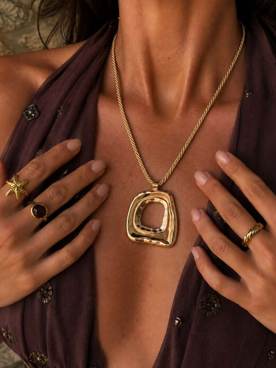 1pc Vintage European & American Style Twisted Rope Thick Chain Necklace, Asymmetrical Hollow Square Geometric Pendant, Lightweight Luxury Long Collarbone Chain - Necklace - View 1