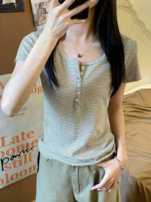 女款亨利領條紋短袖T恤，夏季休閒顯瘦小巧獨特上衣 - 杏色 - 查看 2