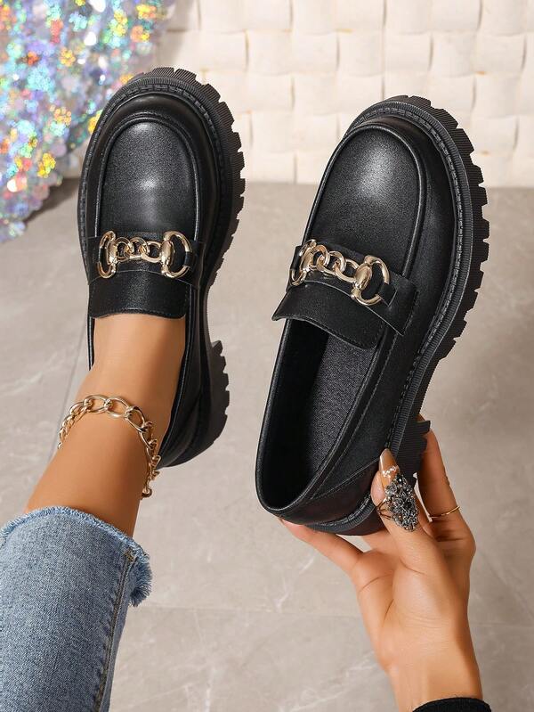 Damloafers i preppystyle med metallspänne och tjock sula